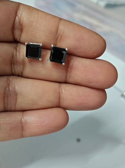 BLACK SQUARE STUD EARRING