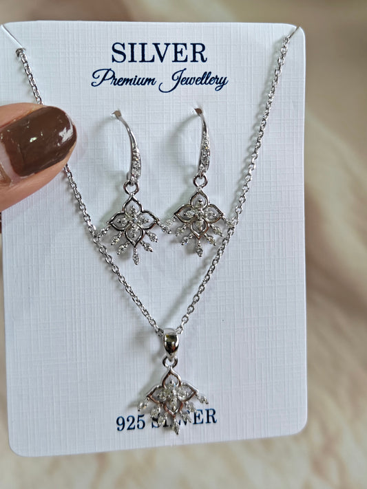 FLORAL PENDANT NECKLACE AND EARRING SET