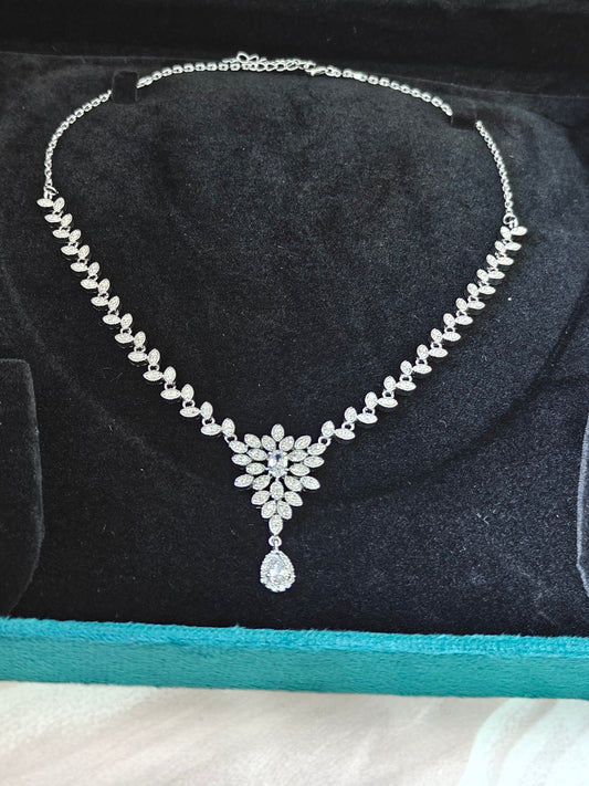 WHITE STONE-STUDDED NECKLACE