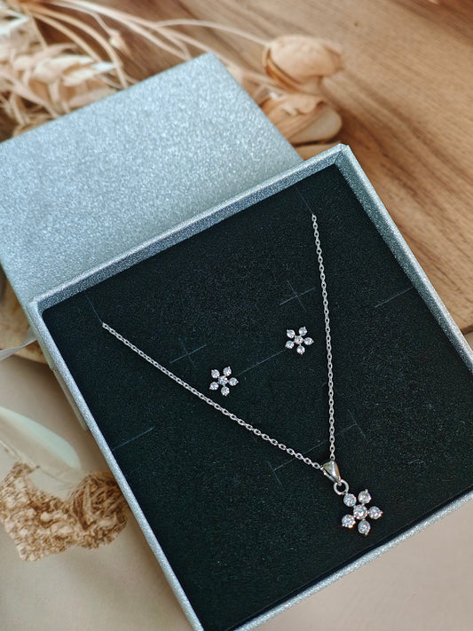 DAISY PENDENT EARRING CHAIN JEWELLERY SET