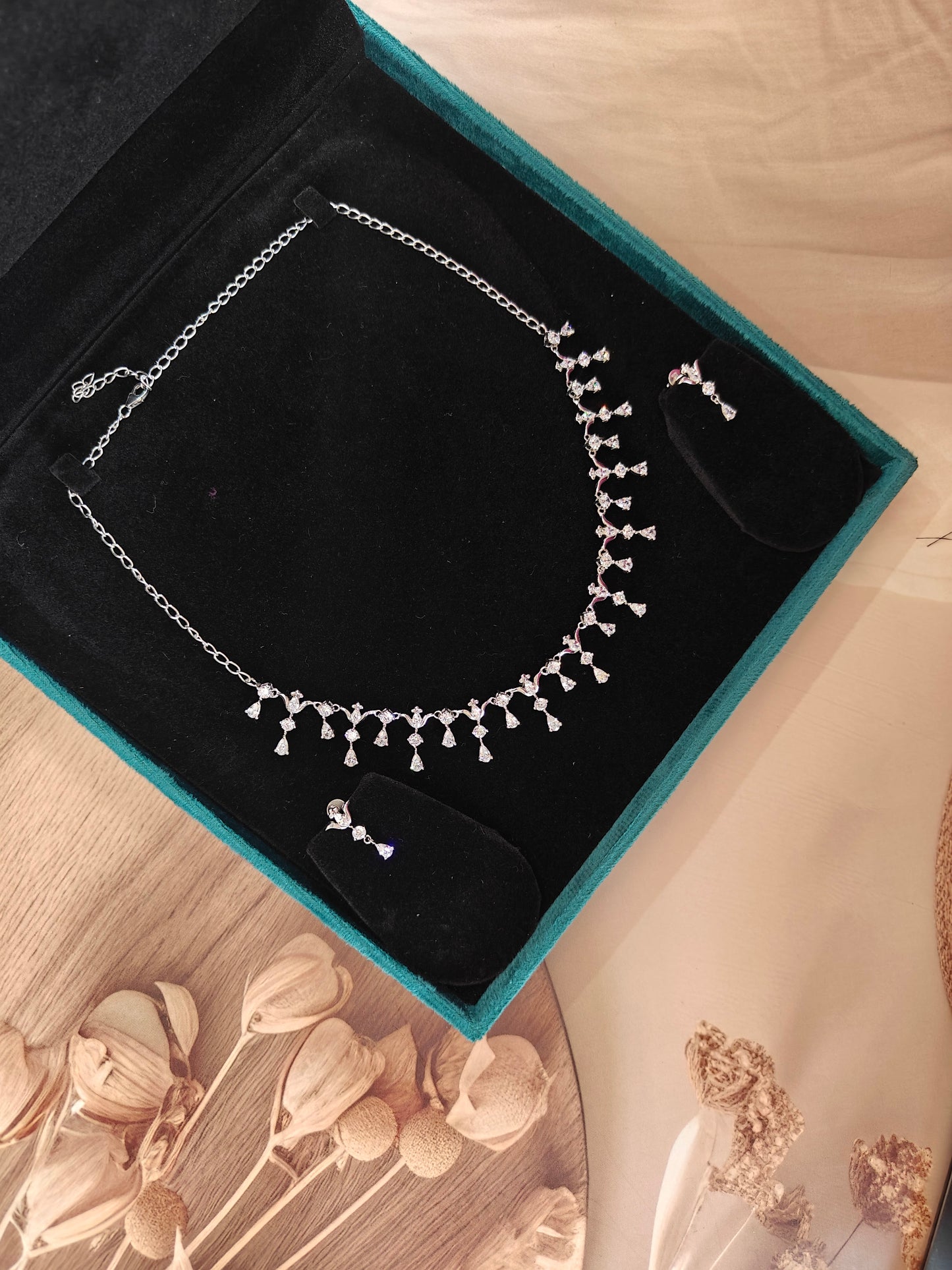 TEARDROP CHARM NECKLACE AND EARRING SET