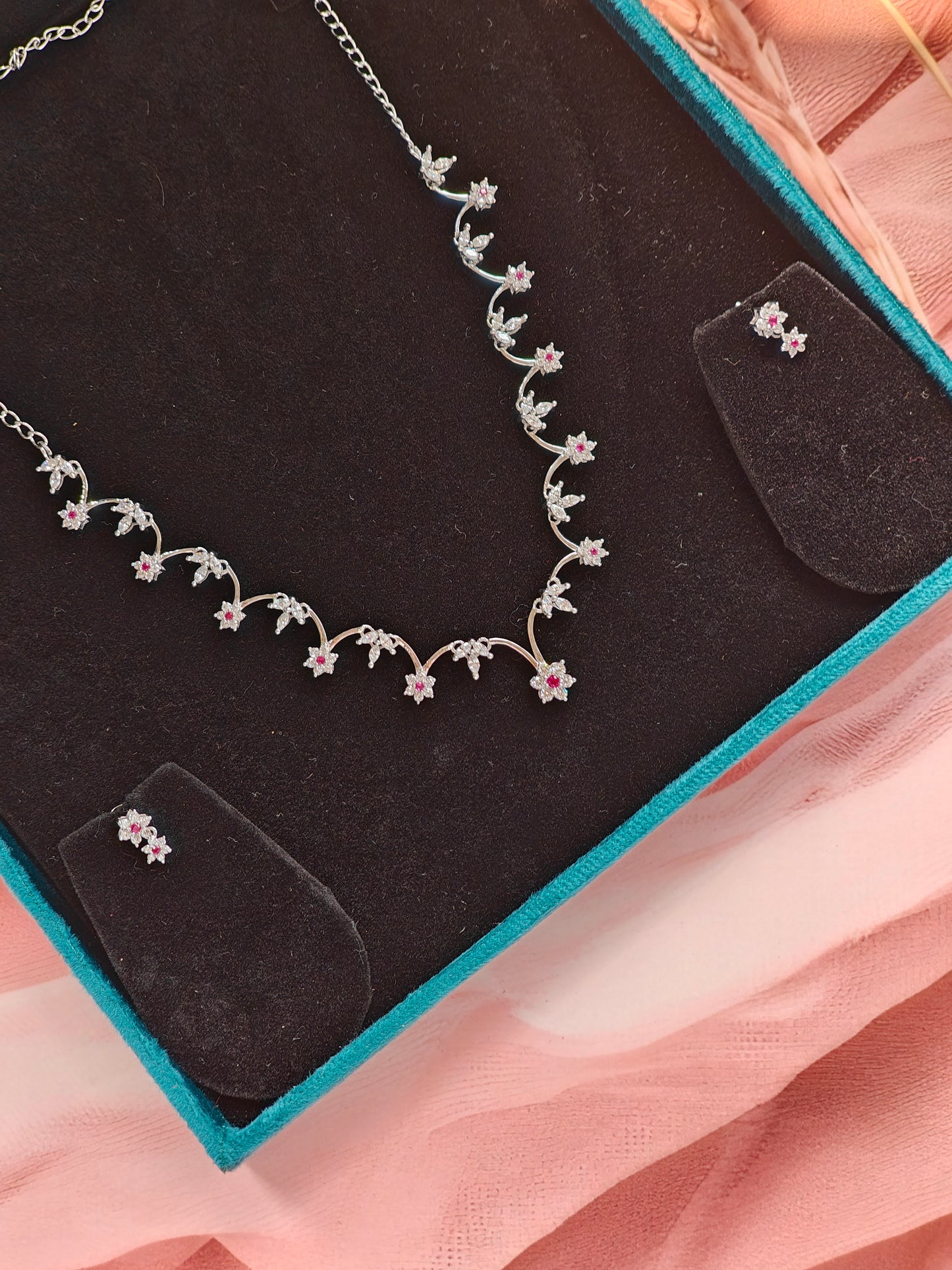 PINK AND WHITE CRYSTAL STUDDED JEWELLERY SET