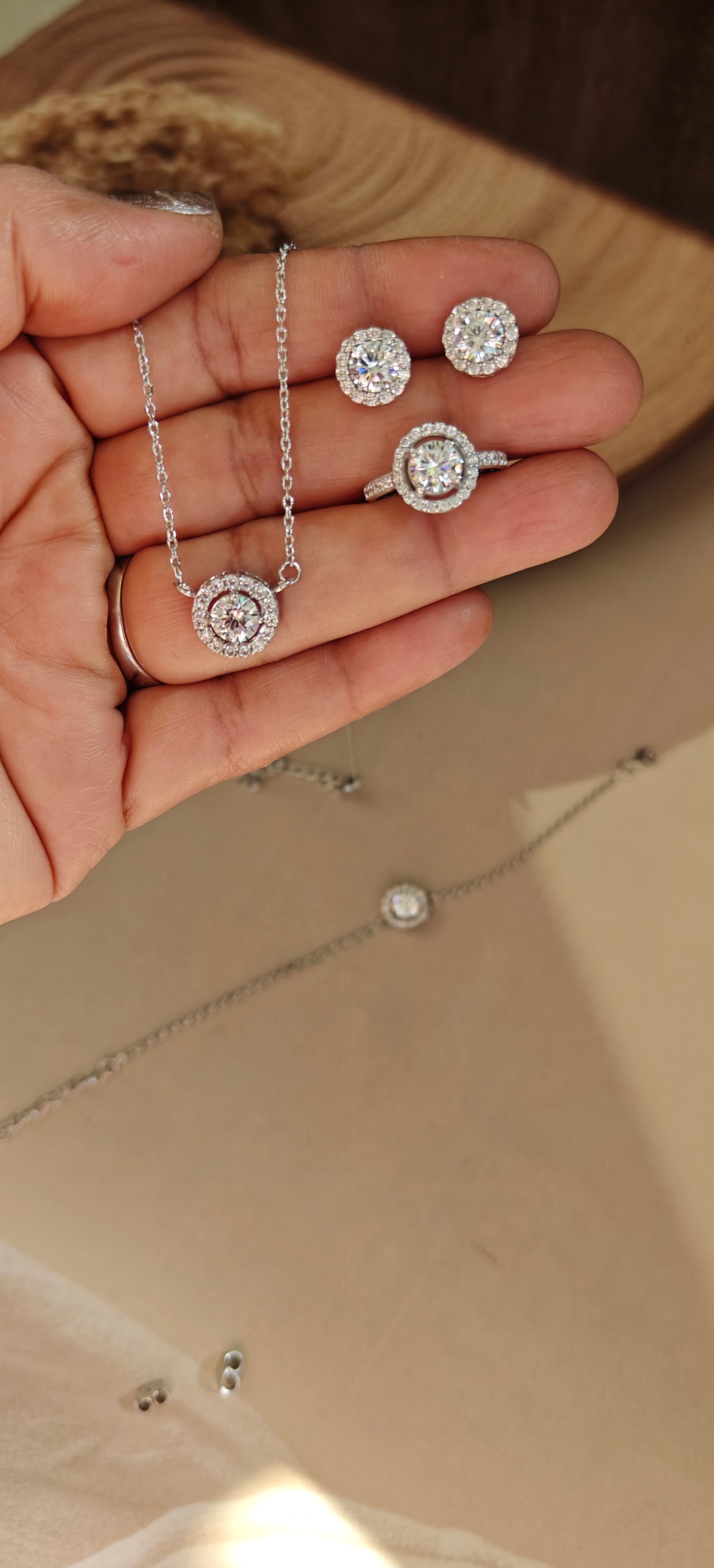 SILVER ROUND STONE JEWELLERY SET