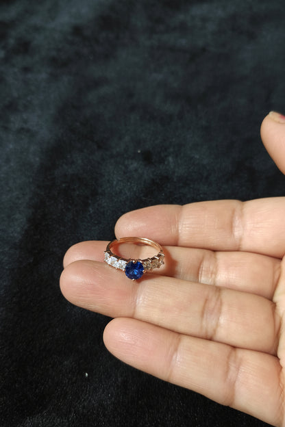 OVAL-CUT BLUE STONE RING