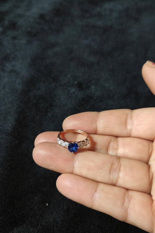 OVAL-CUT BLUE STONE RING